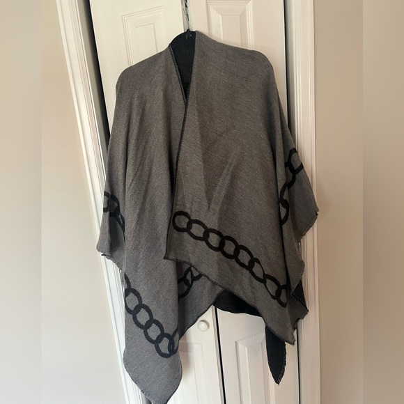 Reversible cape/ shawl - Picture 1 of 3